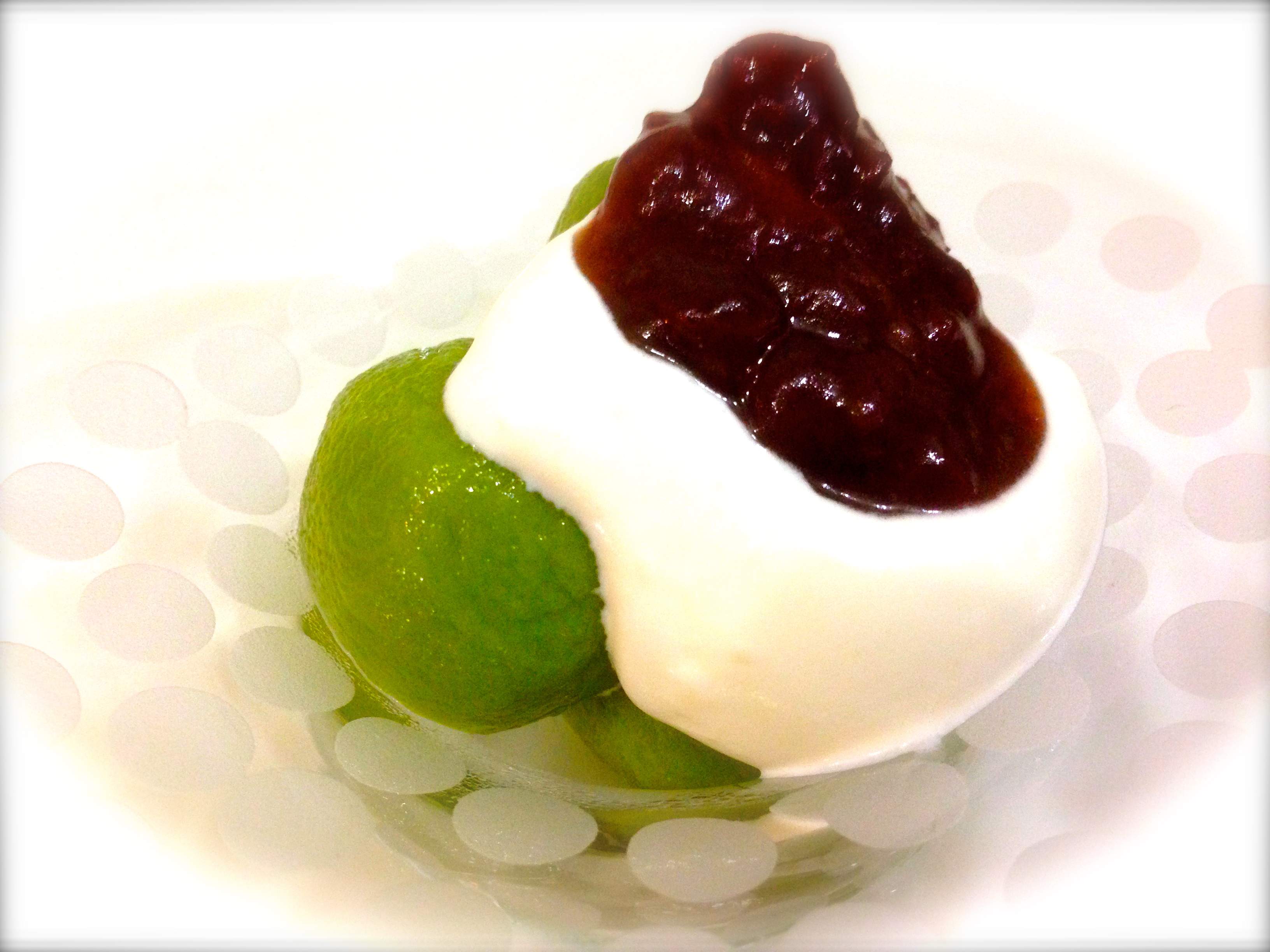 紫芋のマーブル団子～あずきソース～