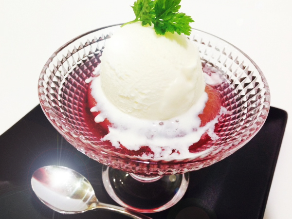 桃の白ワインコンポート～アイスクリームをのせて～