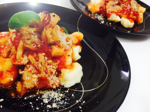 ふんわり＆もっちりニョッキ ～厚切りベーコンときのこのトマトソース～