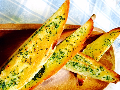 万能香草バターでガーリックトースト